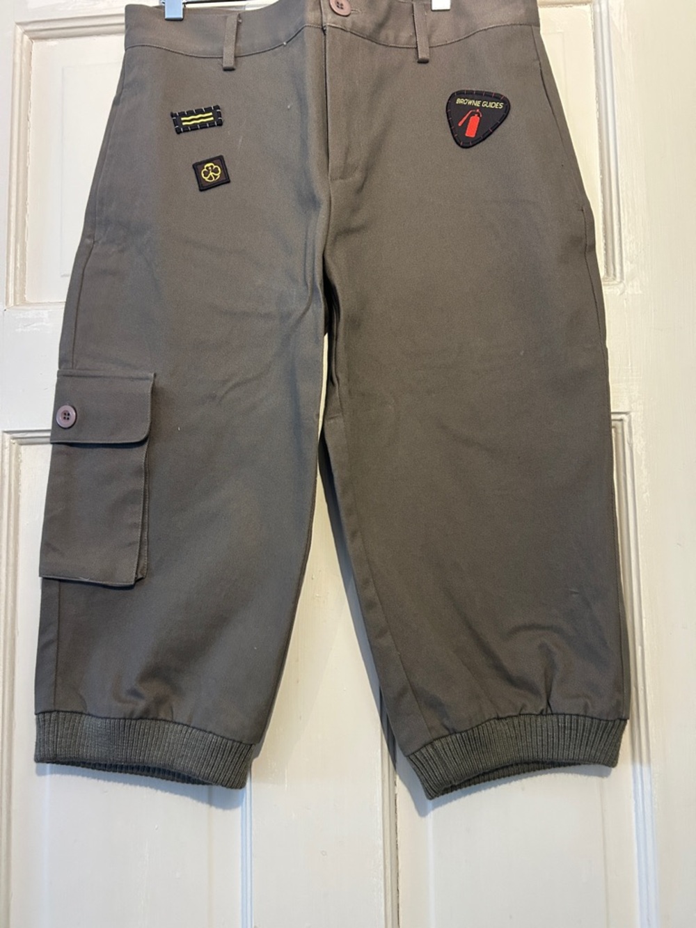 VINTAGE Vicars n Tarts Brown Girl Scout Style Cropped Cargo Pants with Patches